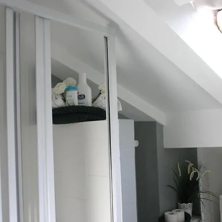 With One Bedroom In With Wifi 아파트